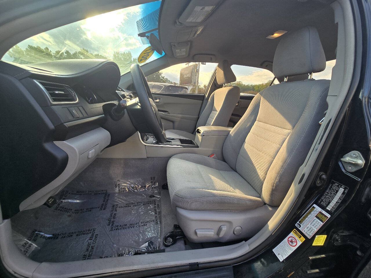 Used 2017 Toyota Camry LE FWD image 17