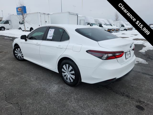 Used 2022 Toyota Camry LE FWD image 5