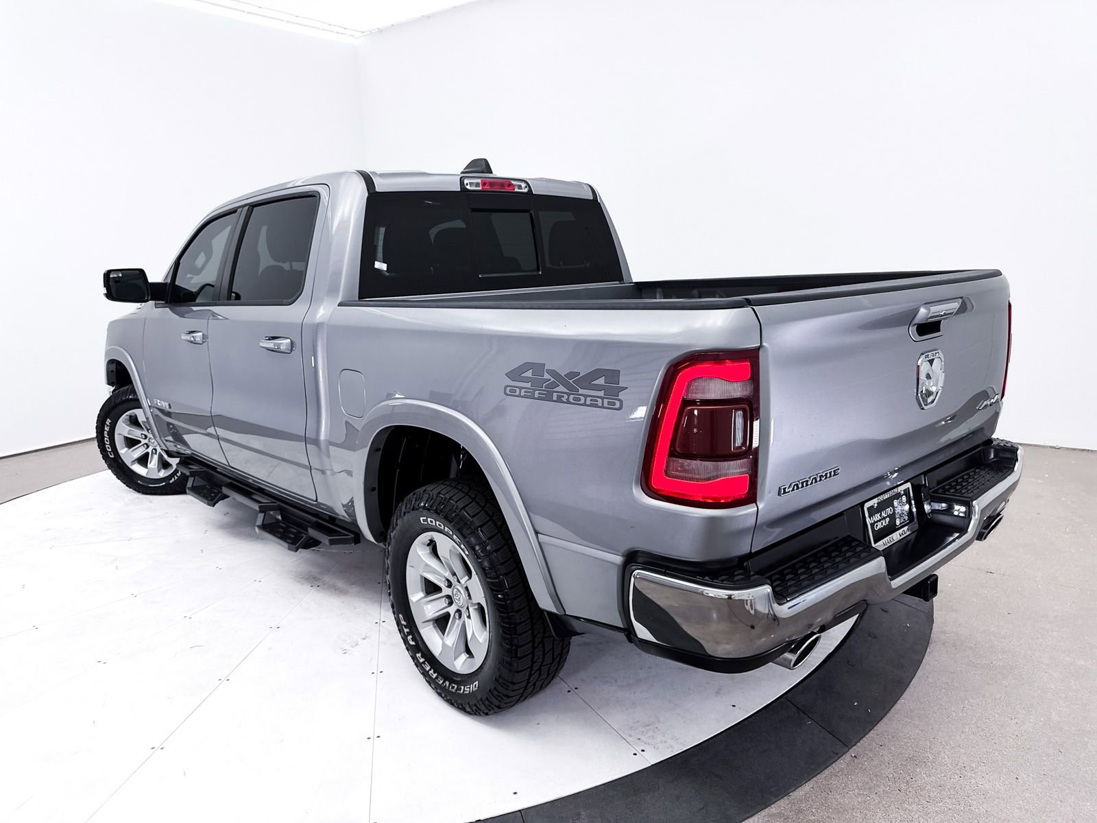 Used 2021 RAM 1500 Laramie w/ Off Road Group AWD/4WD image 2