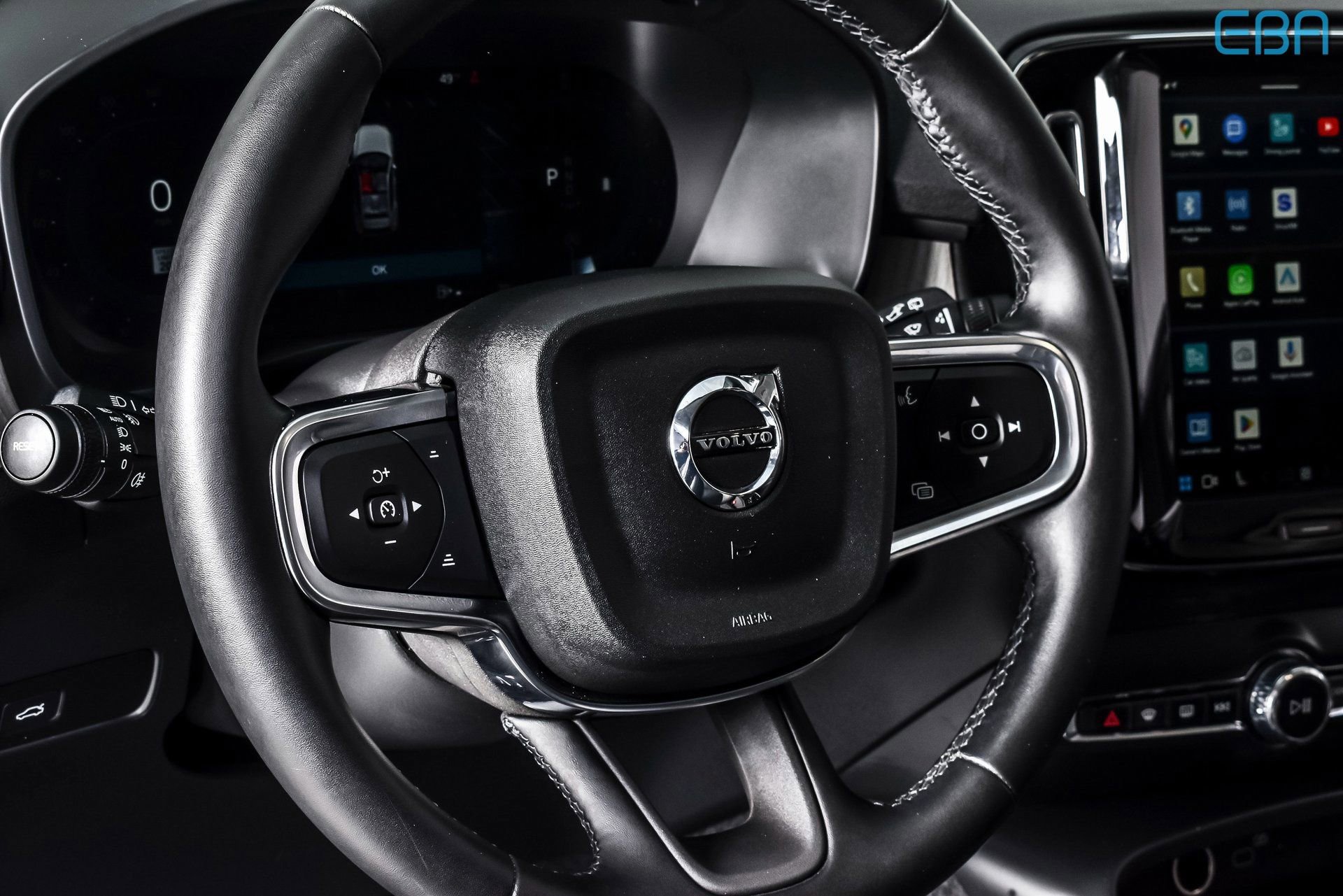 Used 2025 Volvo XC40 B5 Plus image 18