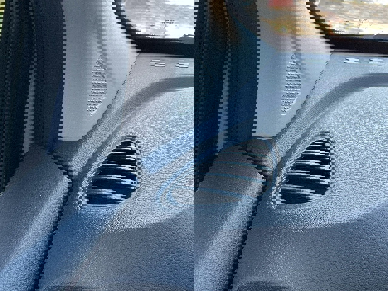 New 2025 Nissan Versa SR w/ Trunk Package image 23