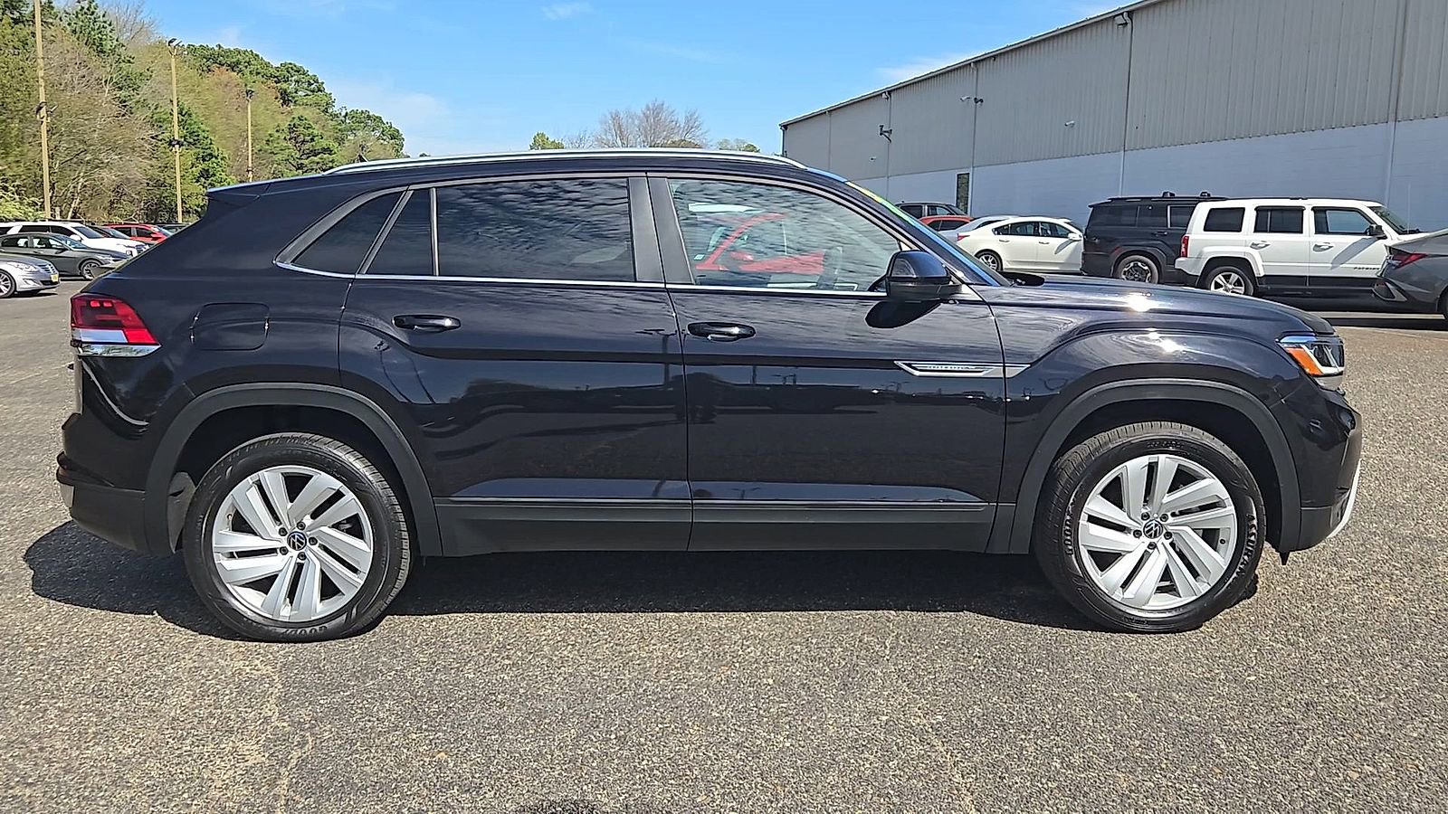 Used 2022 Volkswagen Atlas Cross Sport SE image 9