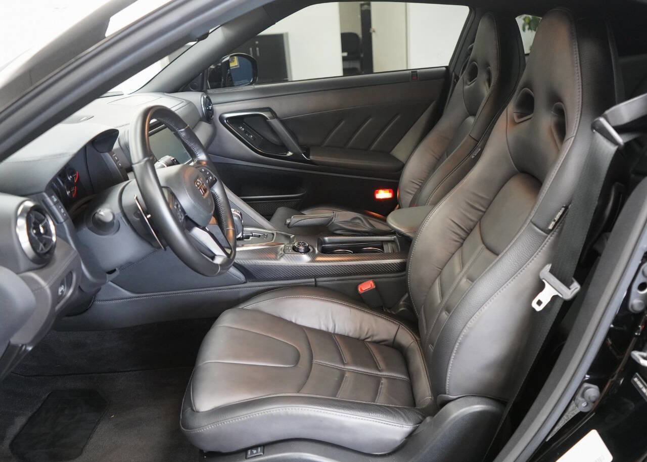 Used 2021 Nissan GT-R Premium image 43
