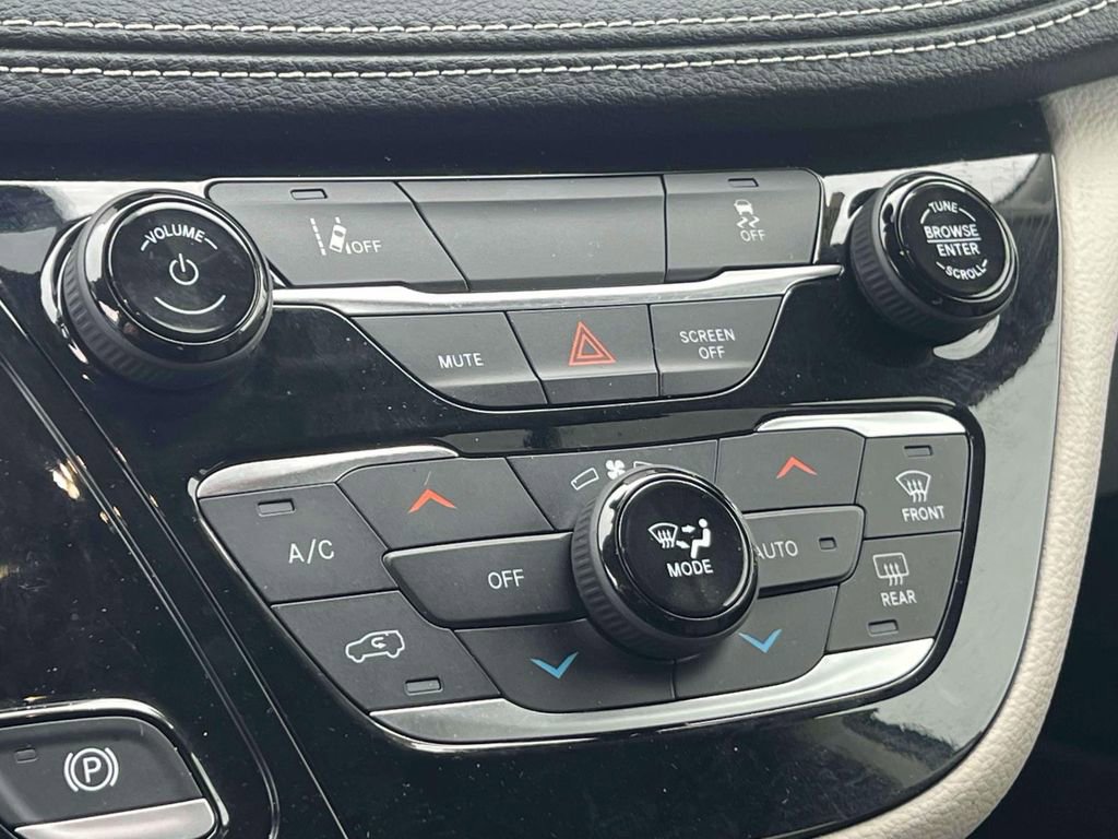 Used 2022 Chrysler Pacifica Touring-L FWD image 30