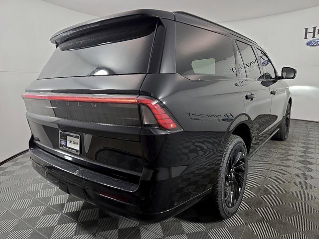 New 2025 Lincoln Navigator Reserve w/ Jet Appearance Package image 4