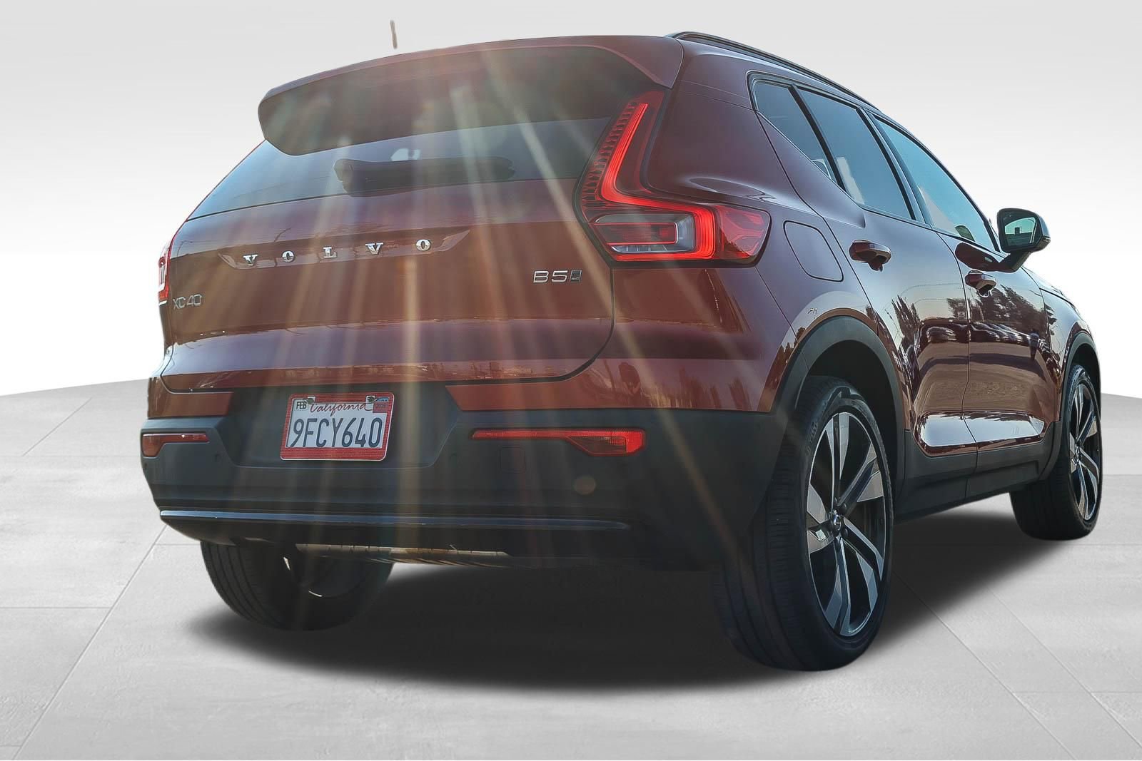 Used 2023 Volvo XC40 B5 Ultimate w/ Protection Package Premier image 6