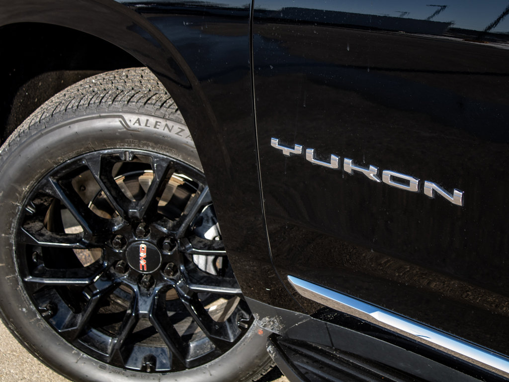 Used 2022 GMC Yukon XL SLT w/ SLT Premium Package image 9