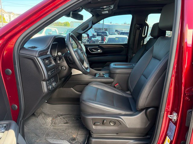 Used 2023 Chevrolet Tahoe Z71 w/ Luxury Package AWD/4WD image 8