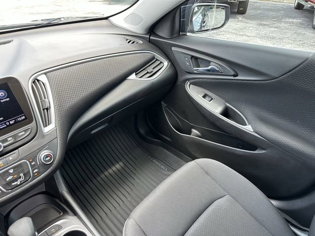 Used 2025 Chevrolet Malibu RS FWD image 15