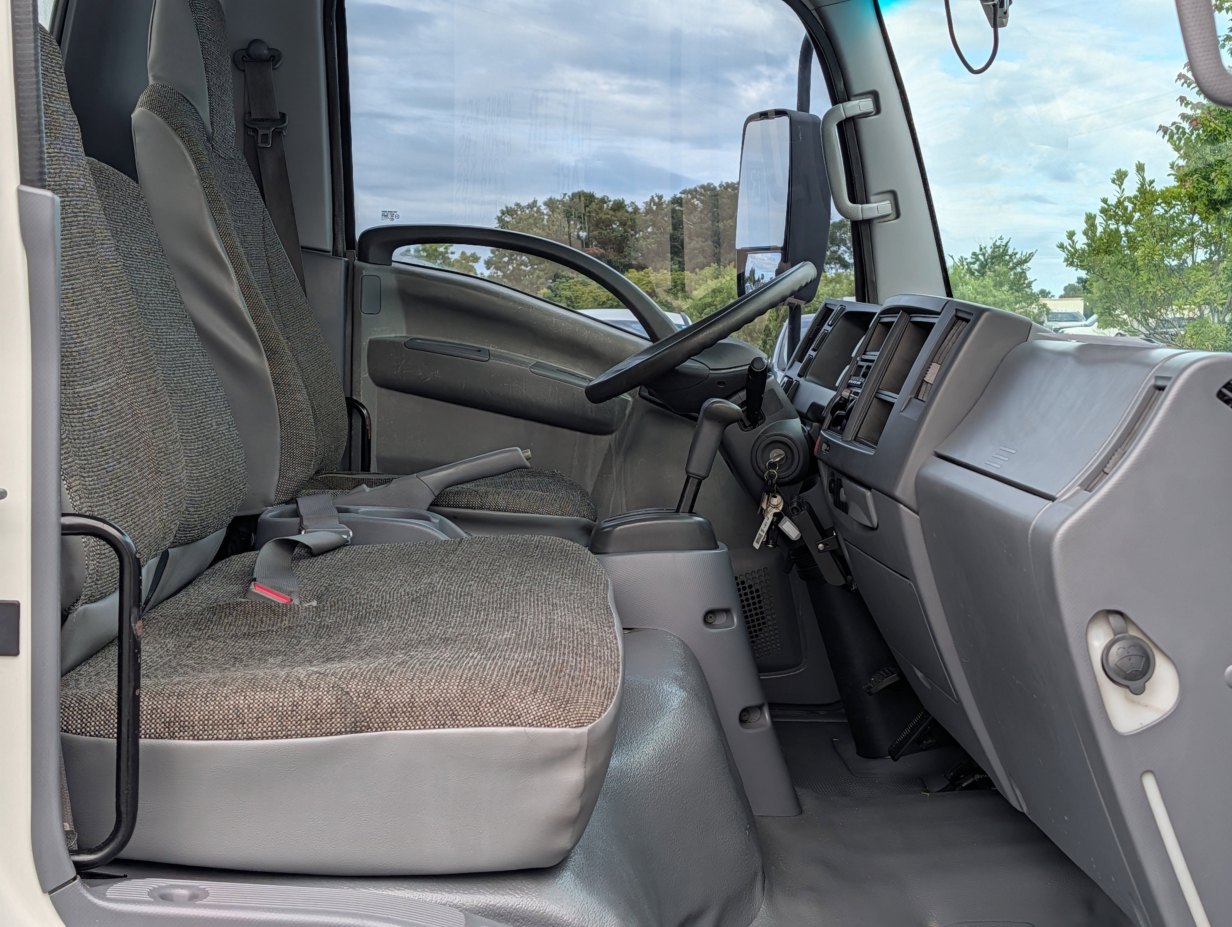 Used 2018 Isuzu NPR RWD image 15
