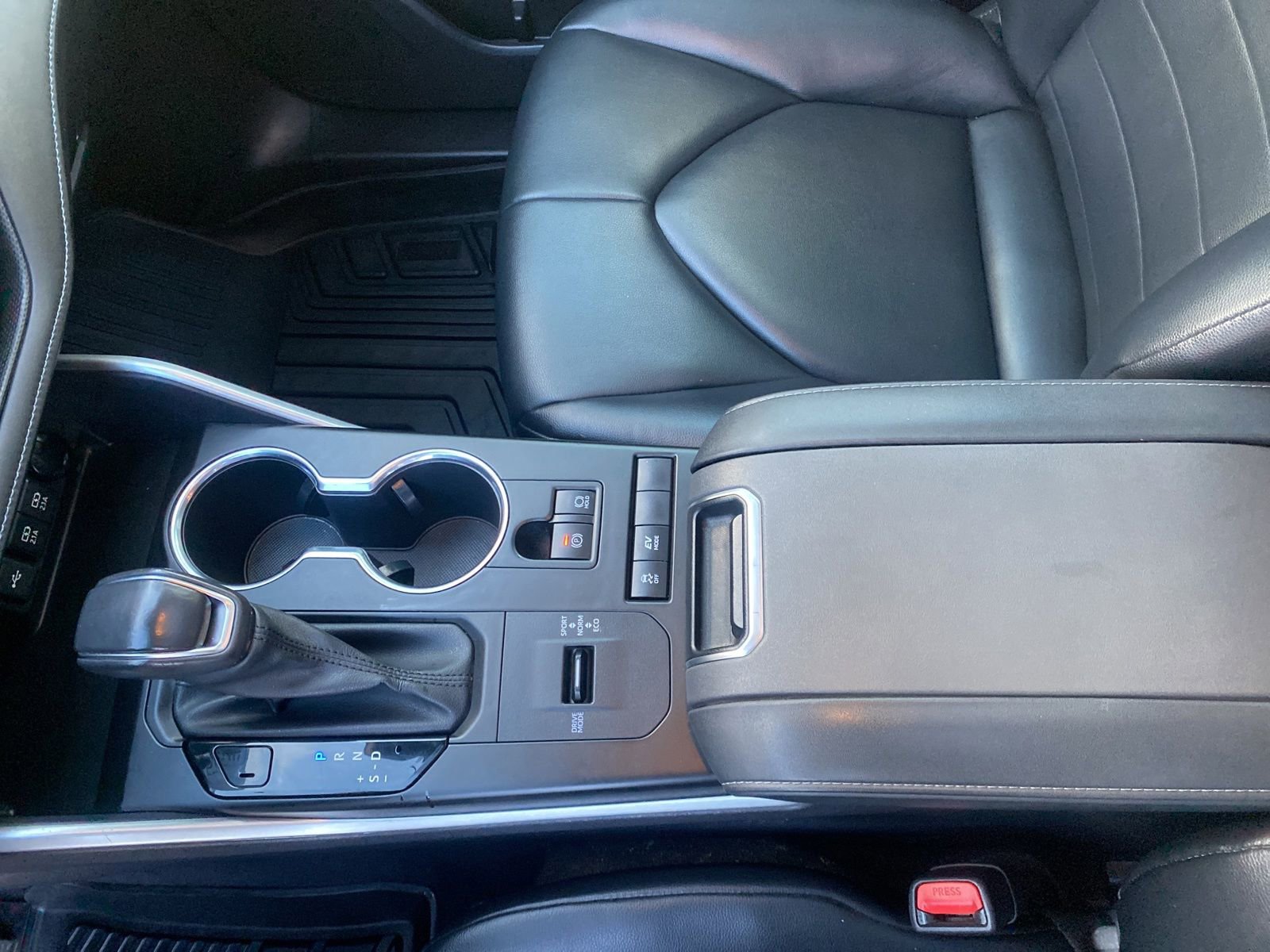 Used 2021 Toyota Highlander XLE FWD image 16