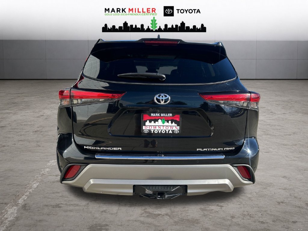 Certified 2022 Toyota Highlander Platinum AWD/4WD image 4