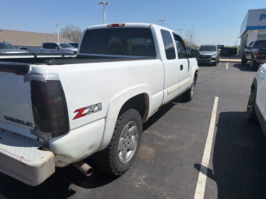 Used 2004 Chevrolet Silverado 1500 w/ Light Duty Power Package AWD/4WD image 9