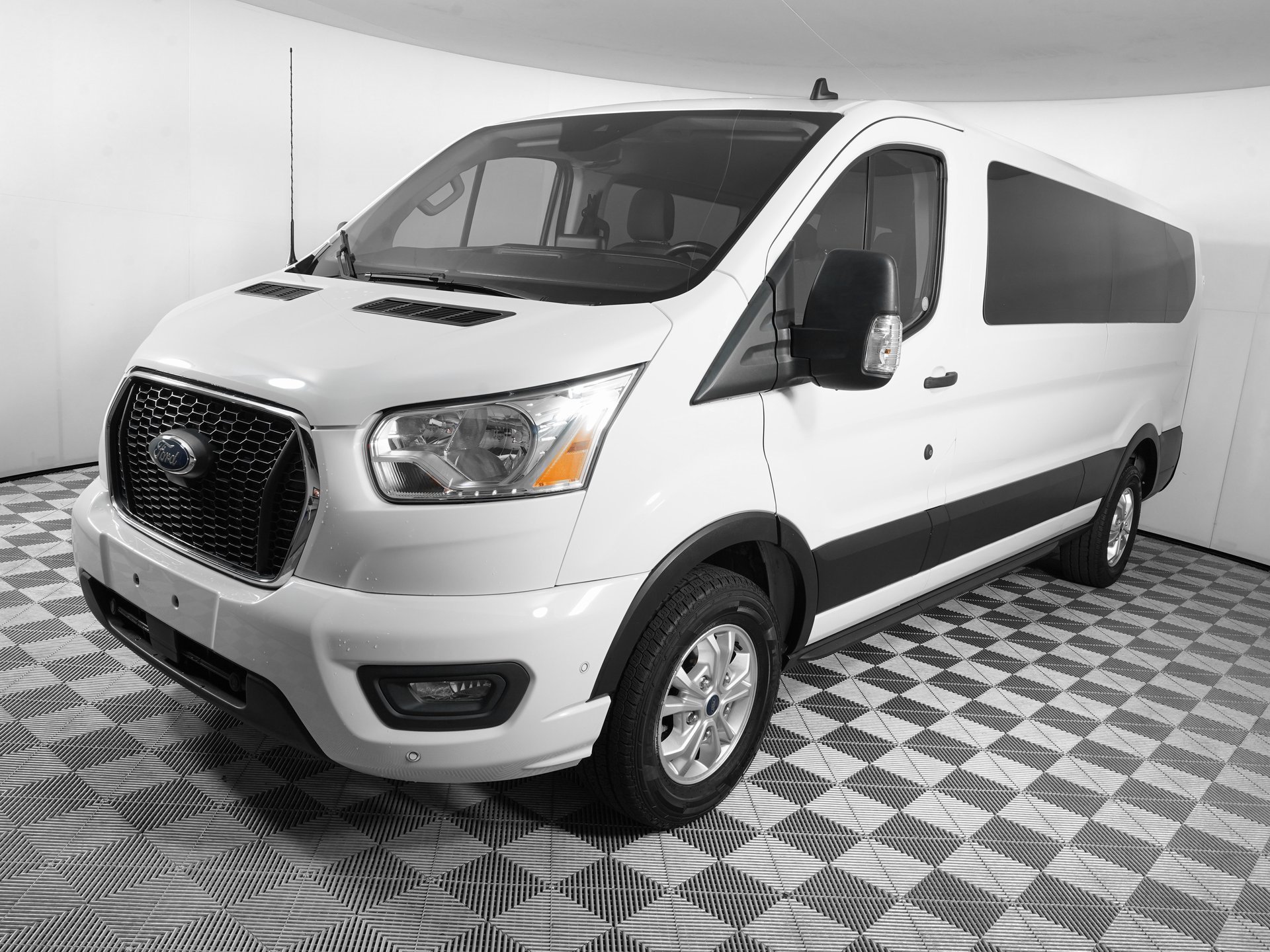 Used 2021 Ford Transit 350 XLT image 8