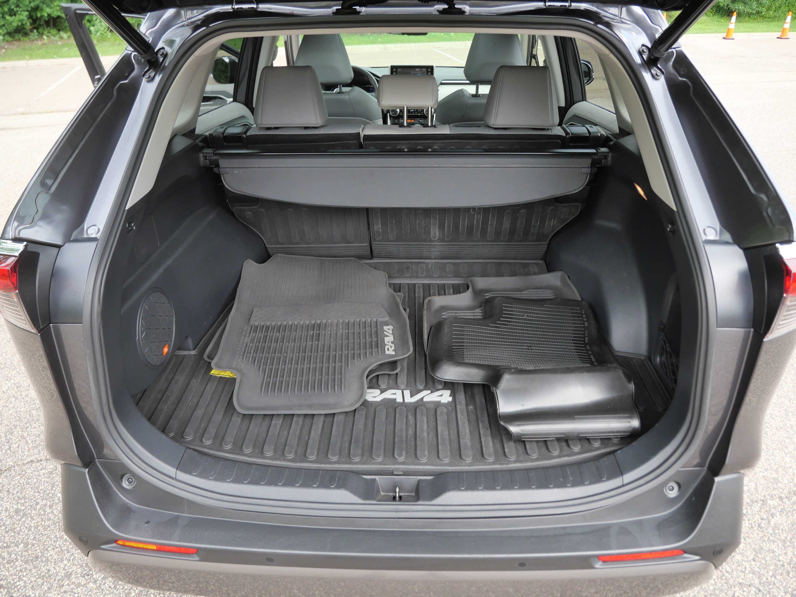 Used 2020 Toyota RAV4 Limited AWD/4WD image 19