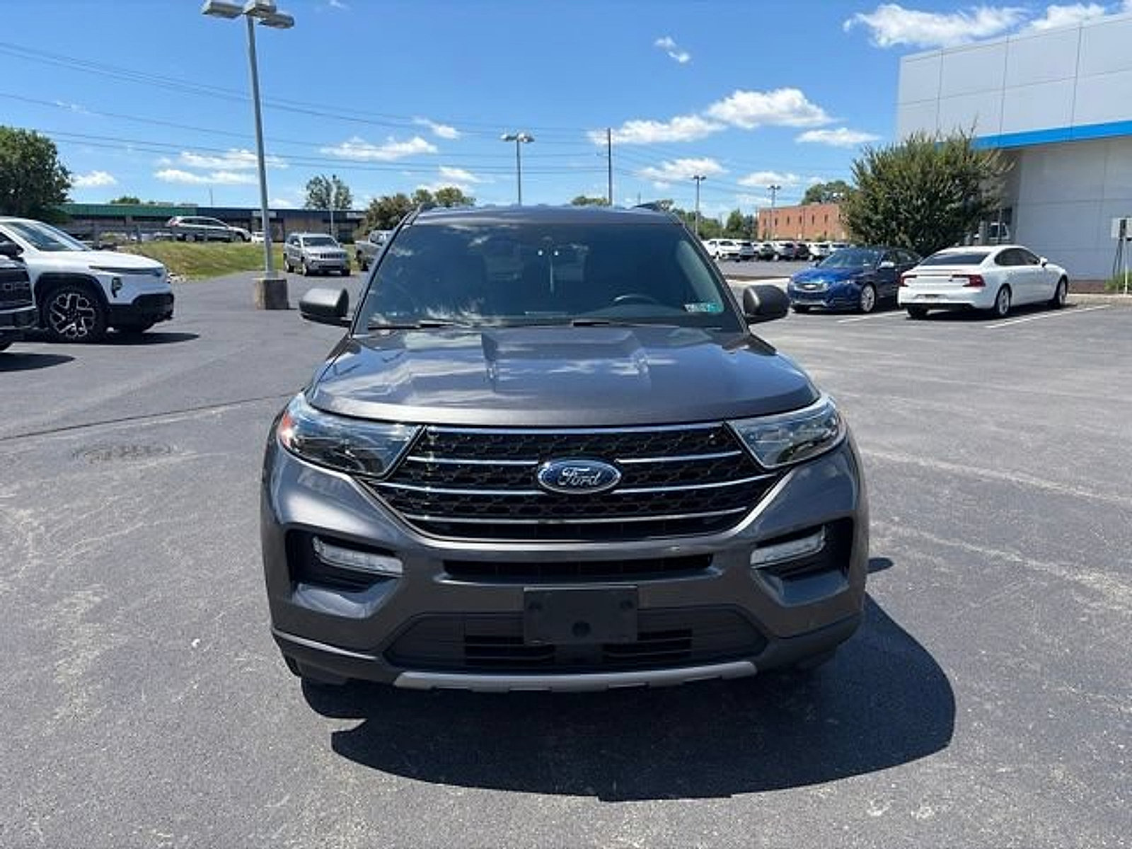 Used 2020 Ford Explorer XLT w/ Equipment Group 202A AWD/4WD image 3