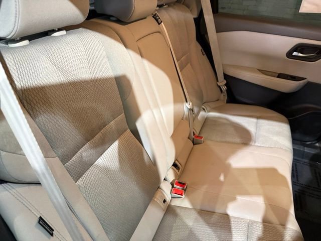 Certified 2025 Nissan Rogue SV image 34