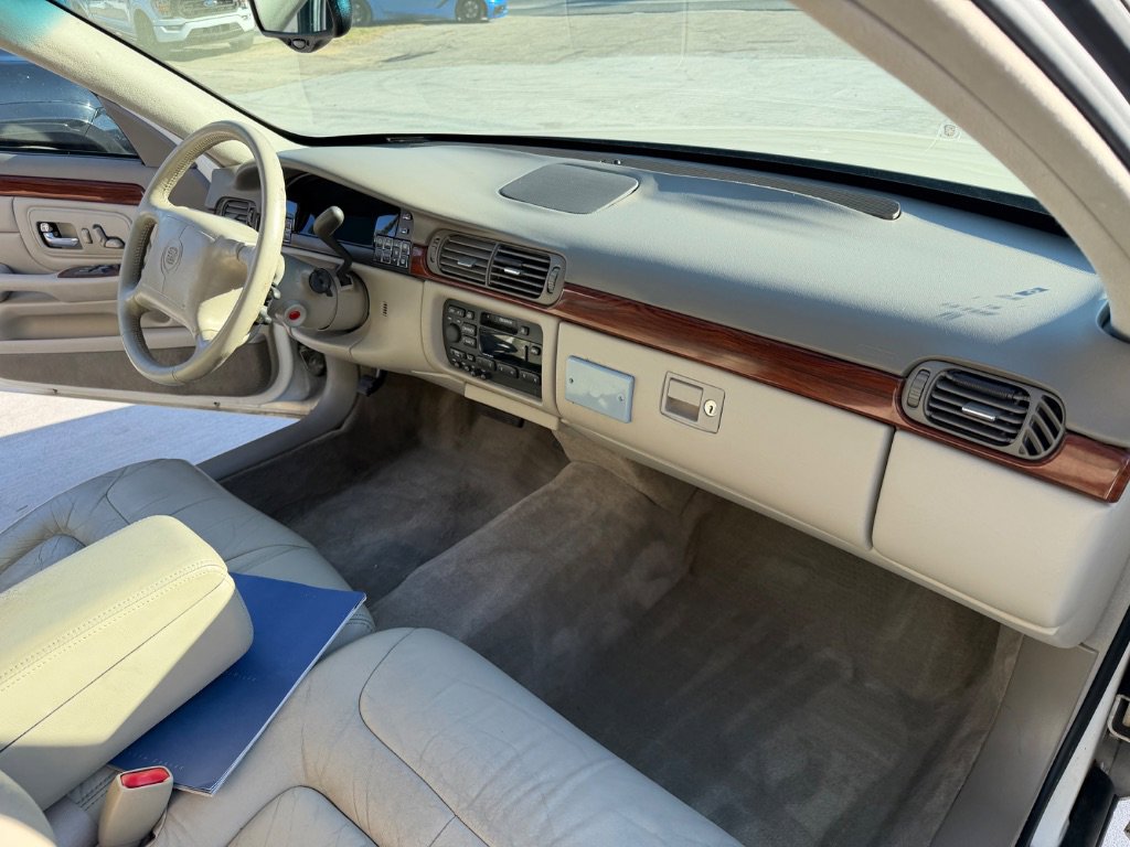 Used 1999 Cadillac De Ville Base image 19