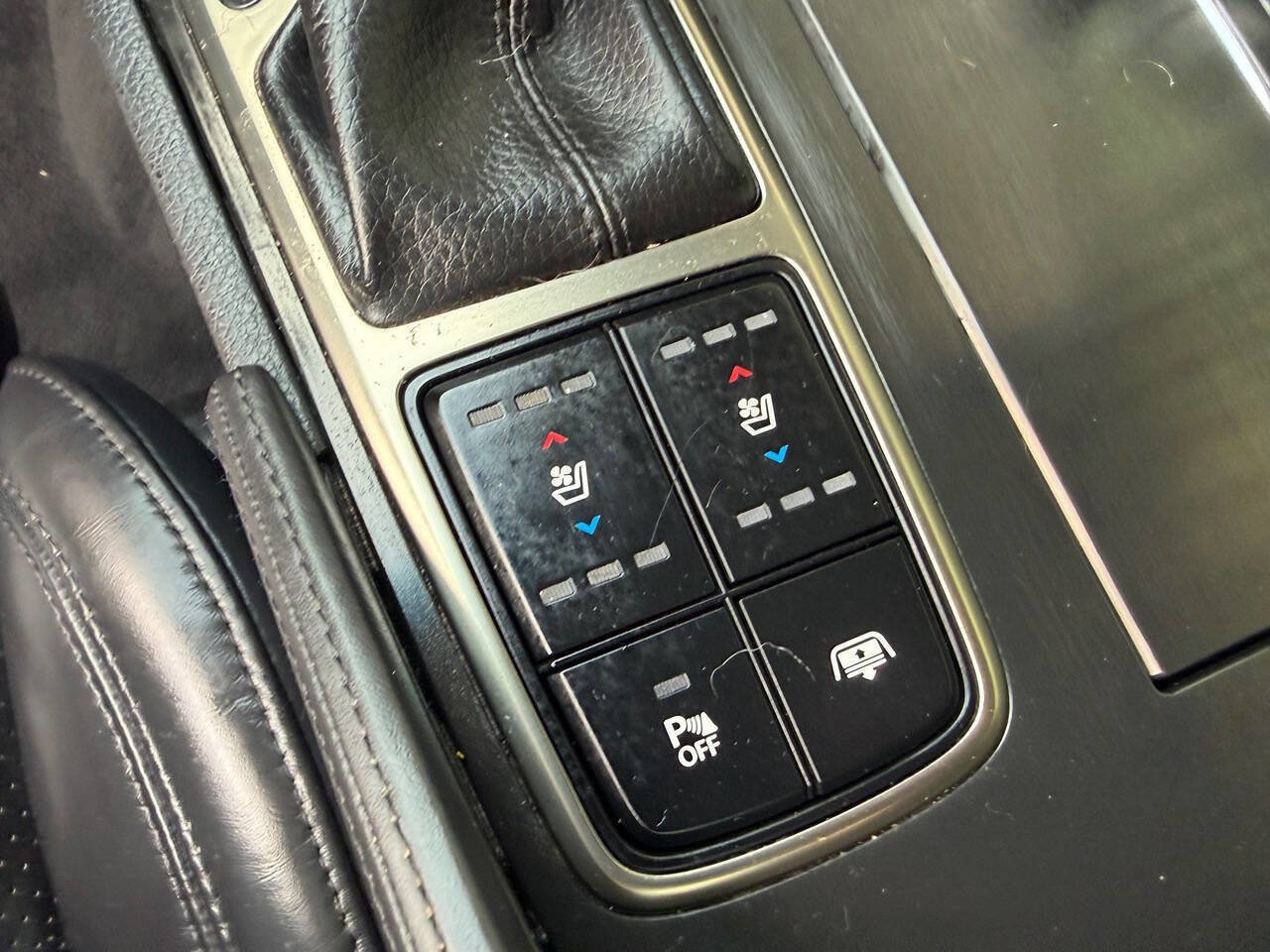 Used 2014 Hyundai Azera Limited w/ Option Group 02 FWD image 20
