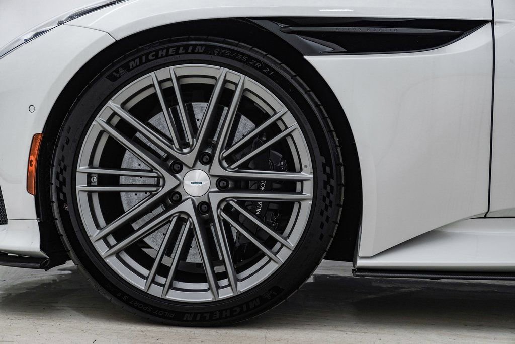 Used 2024 Aston Martin DB12 Coupe RWD image 3