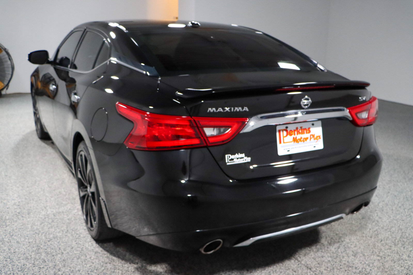 Used 2017 Nissan Maxima SR w/ Midnight Edition image 9