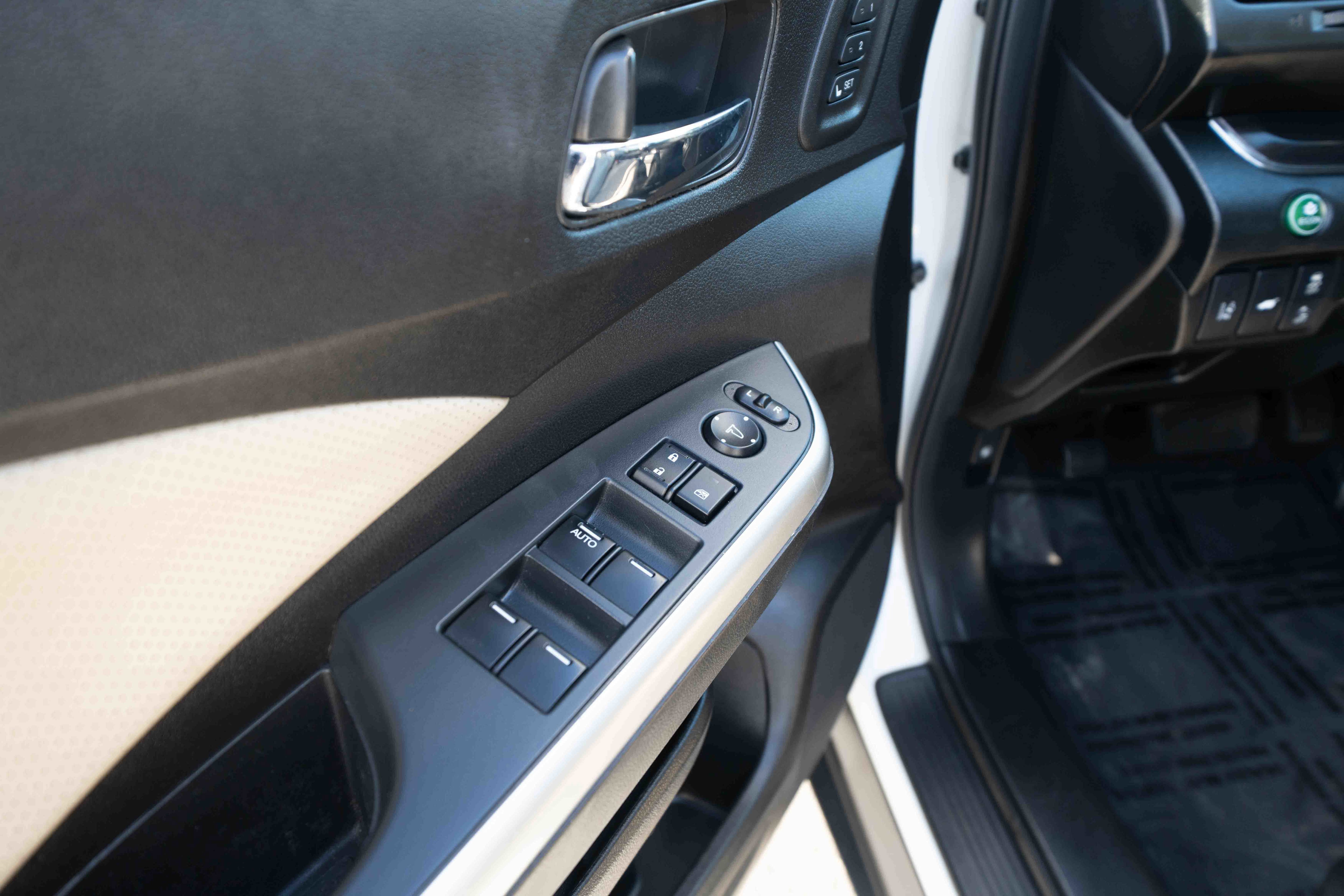 Used 2015 Honda CR-V Touring image 7