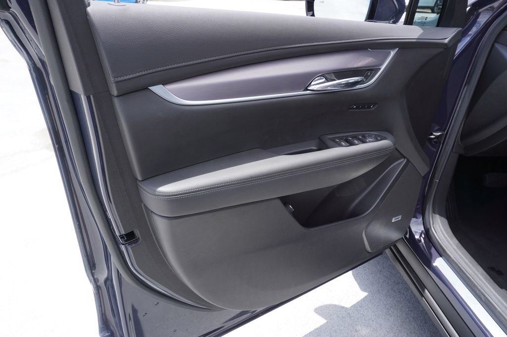 Certified 2025 Cadillac XT6 Luxury FWD image 16