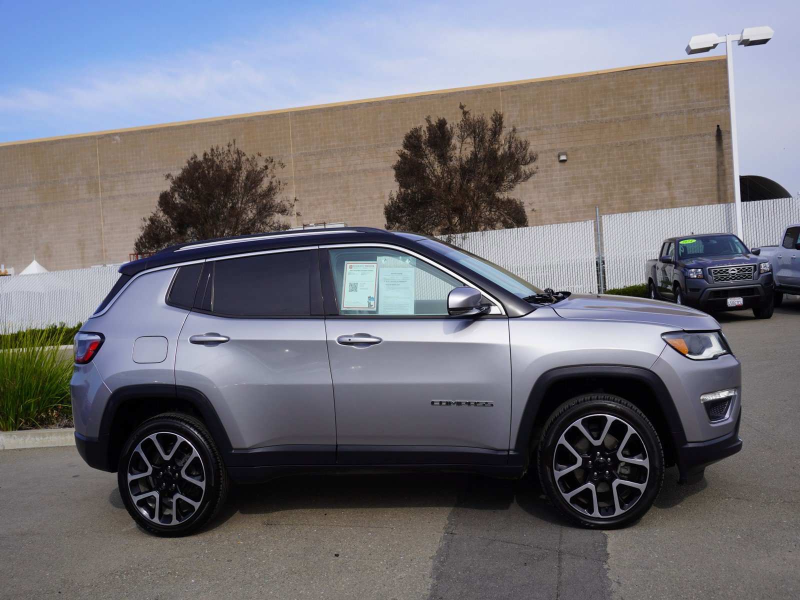 Used 2017 Jeep Compass Limited image 4