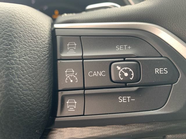 Used 2024 Jeep Grand Cherokee Laredo image 30