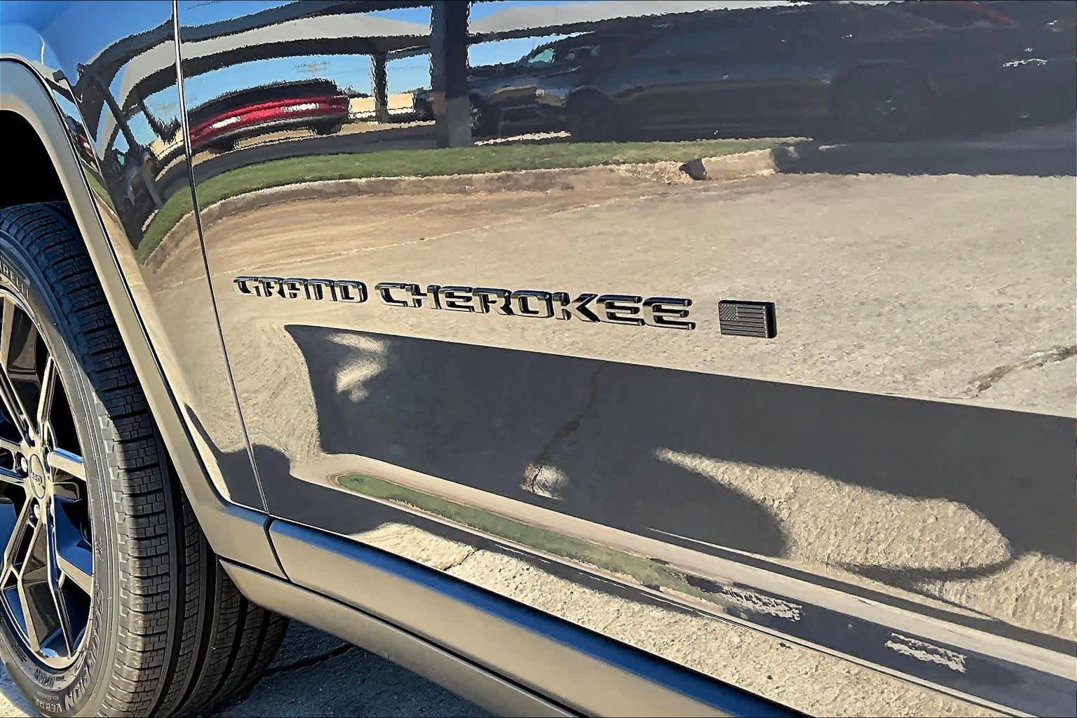 New 2025 Jeep Grand Cherokee L Limited AWD/4WD image 16