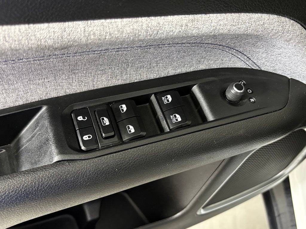 Used 2024 Jeep Compass Latitude AWD/4WD image 15