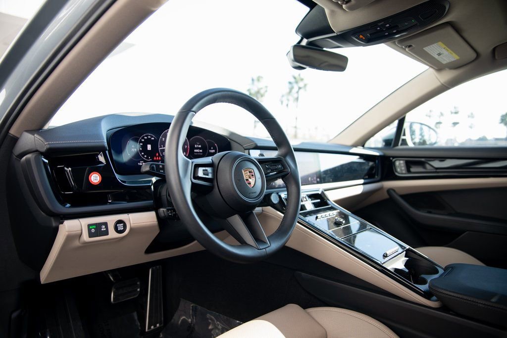 Certified 2025 Porsche Panamera image 4