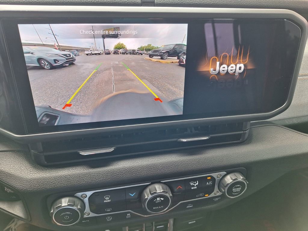 Used 2024 Jeep Gladiator Sport AWD/4WD image 17