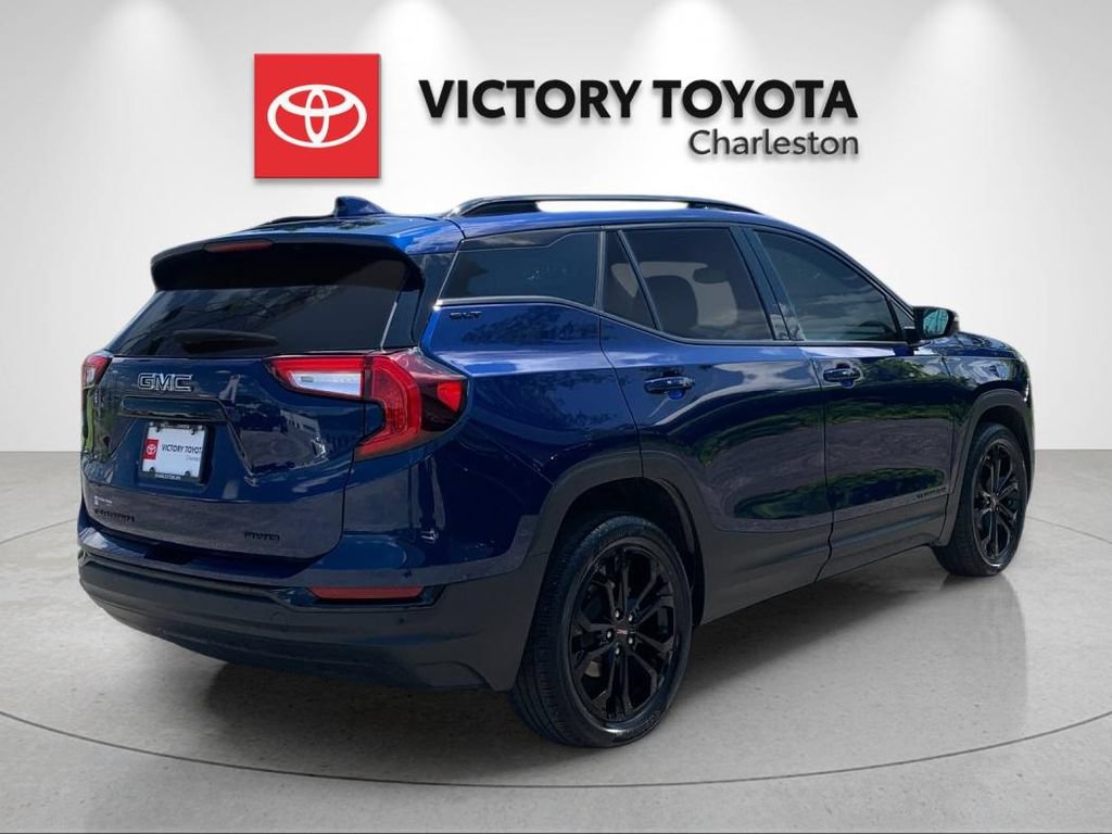 Used 2022 GMC Terrain SLT w/ Infotainment Package II AWD/4WD image 7