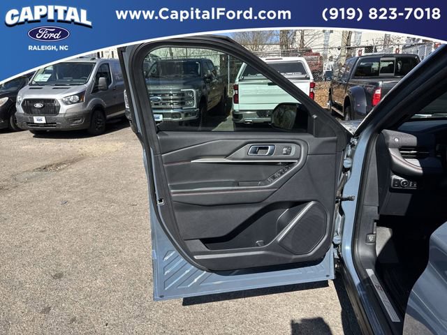 Certified 2025 Ford Explorer ST-Line w/ Premium Package AWD/4WD image 19