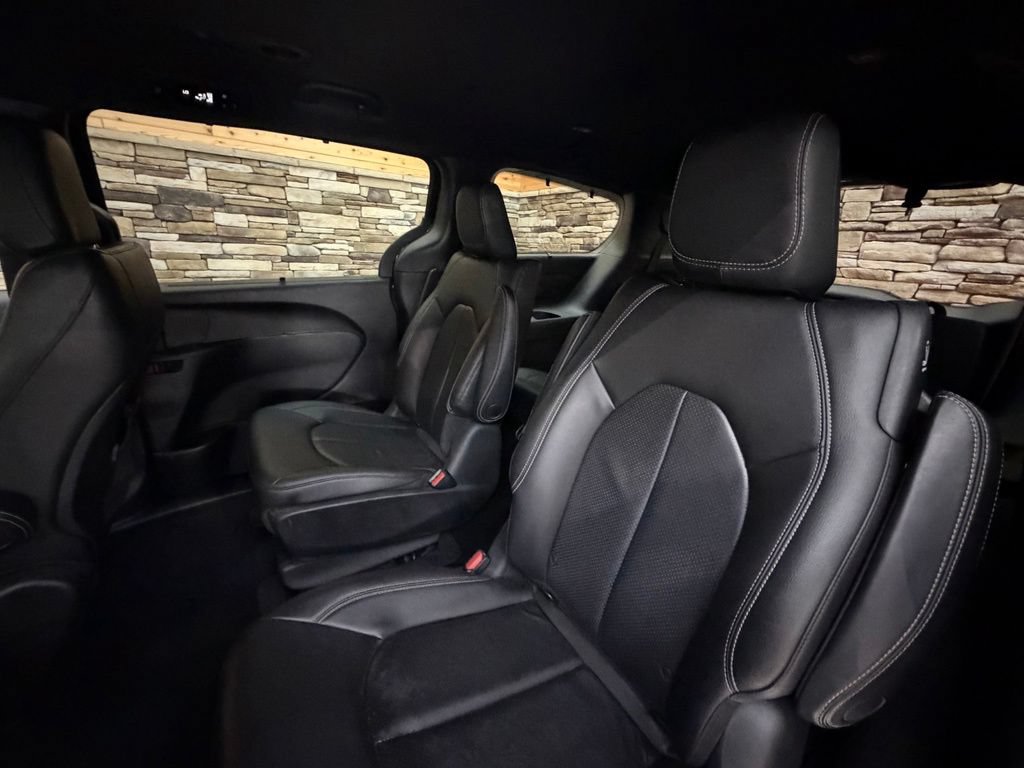 Used 2020 Chrysler Pacifica Touring-L w/ S Appearance Package FWD image 36
