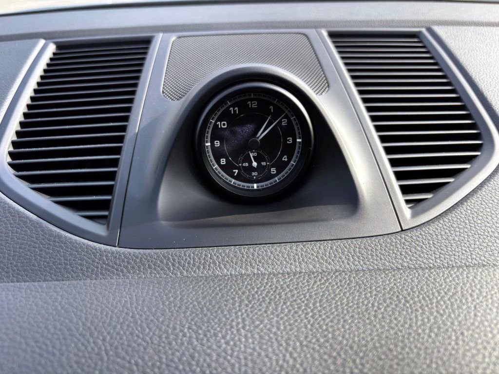 Certified 2024 Porsche Macan image 36