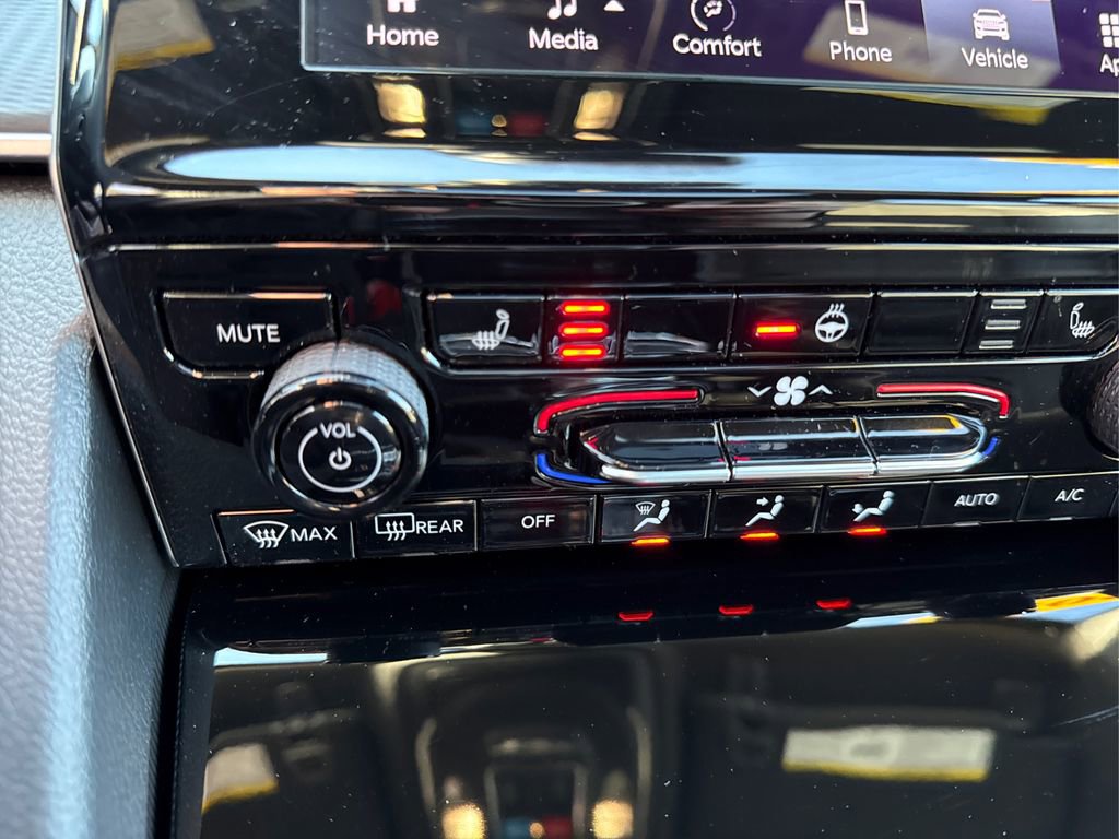 Used 2025 Jeep Grand Cherokee Altitude image 32