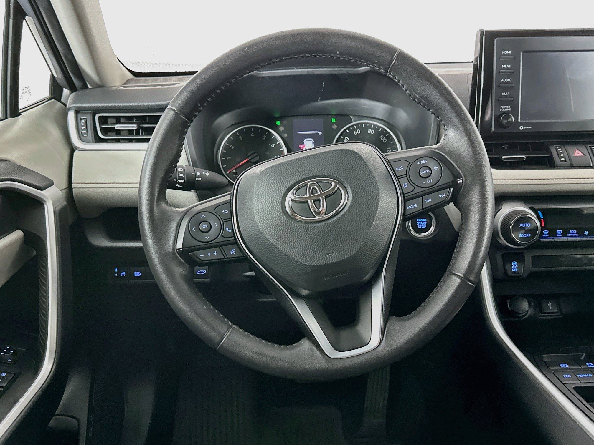 Used 2022 Toyota RAV4 XLE Premium FWD image 18