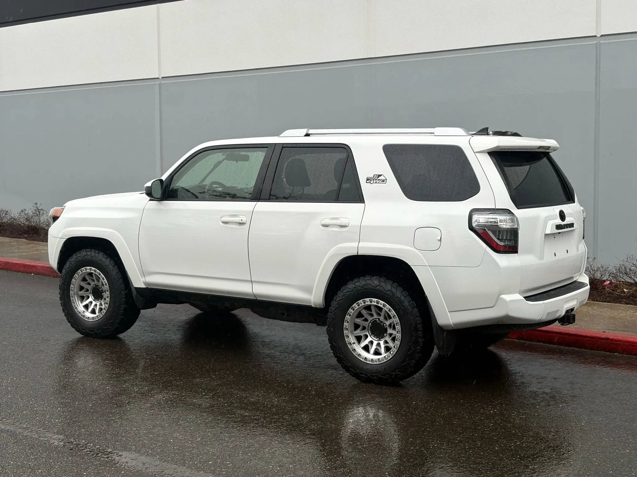 Used 2015 Toyota 4Runner SR5 image 4