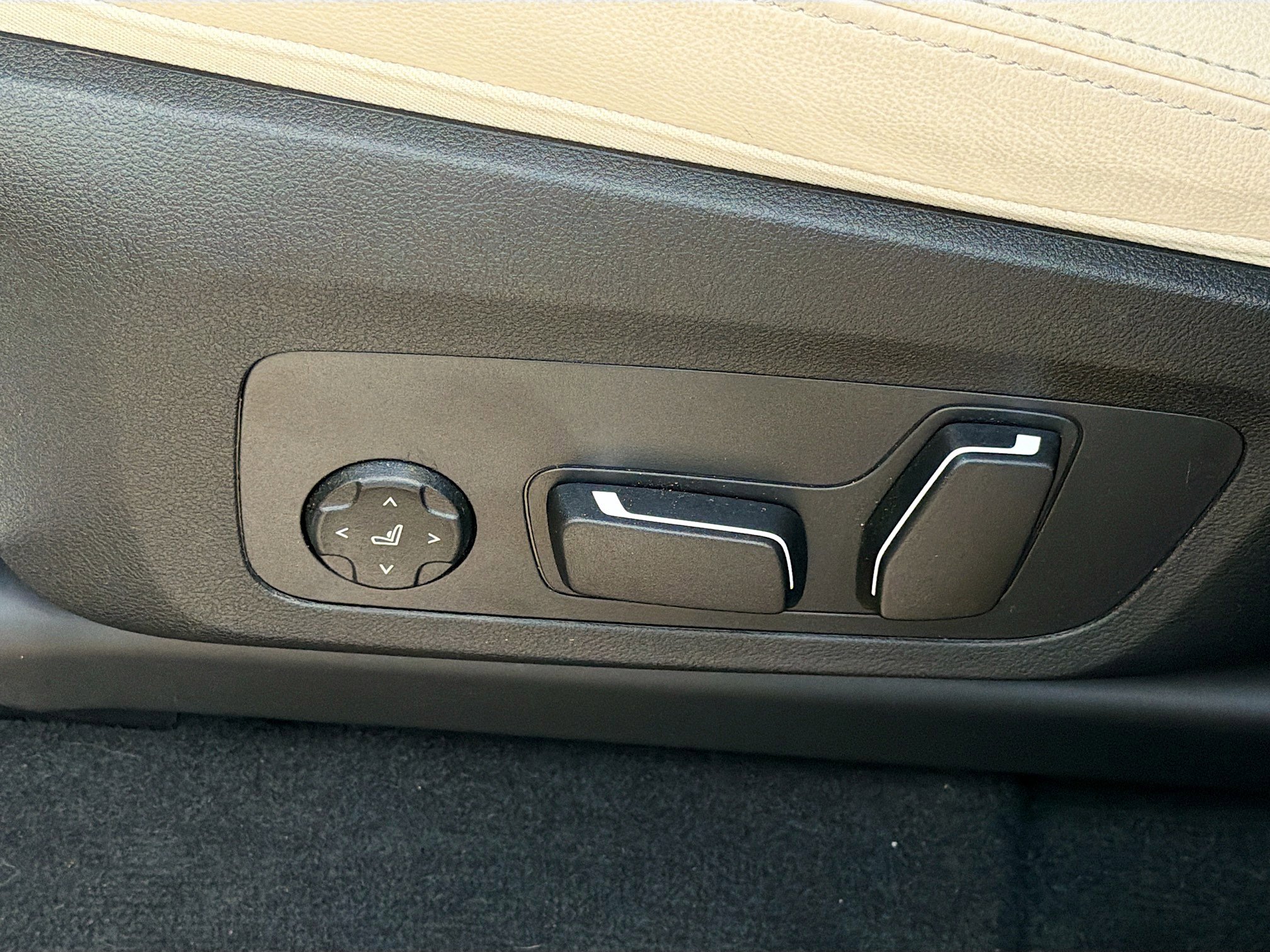 Used 2025 BMW X4 xDrive30i image 25