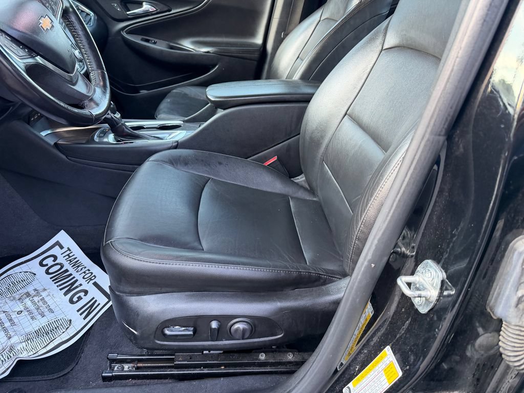 Used 2021 Chevrolet Malibu LT w/ Leather Package FWD image 12