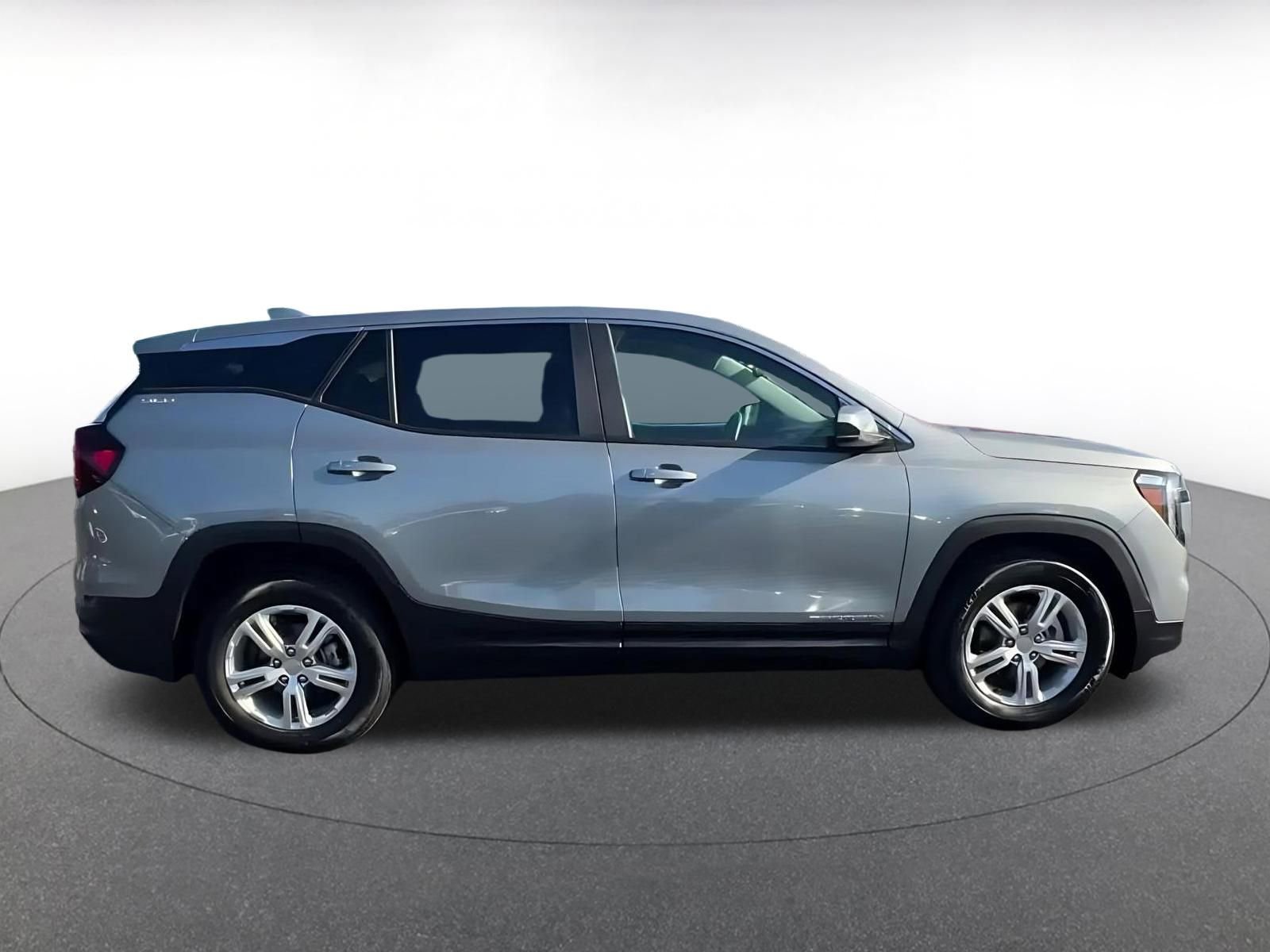 Used 2024 GMC Terrain SLE FWD image 16