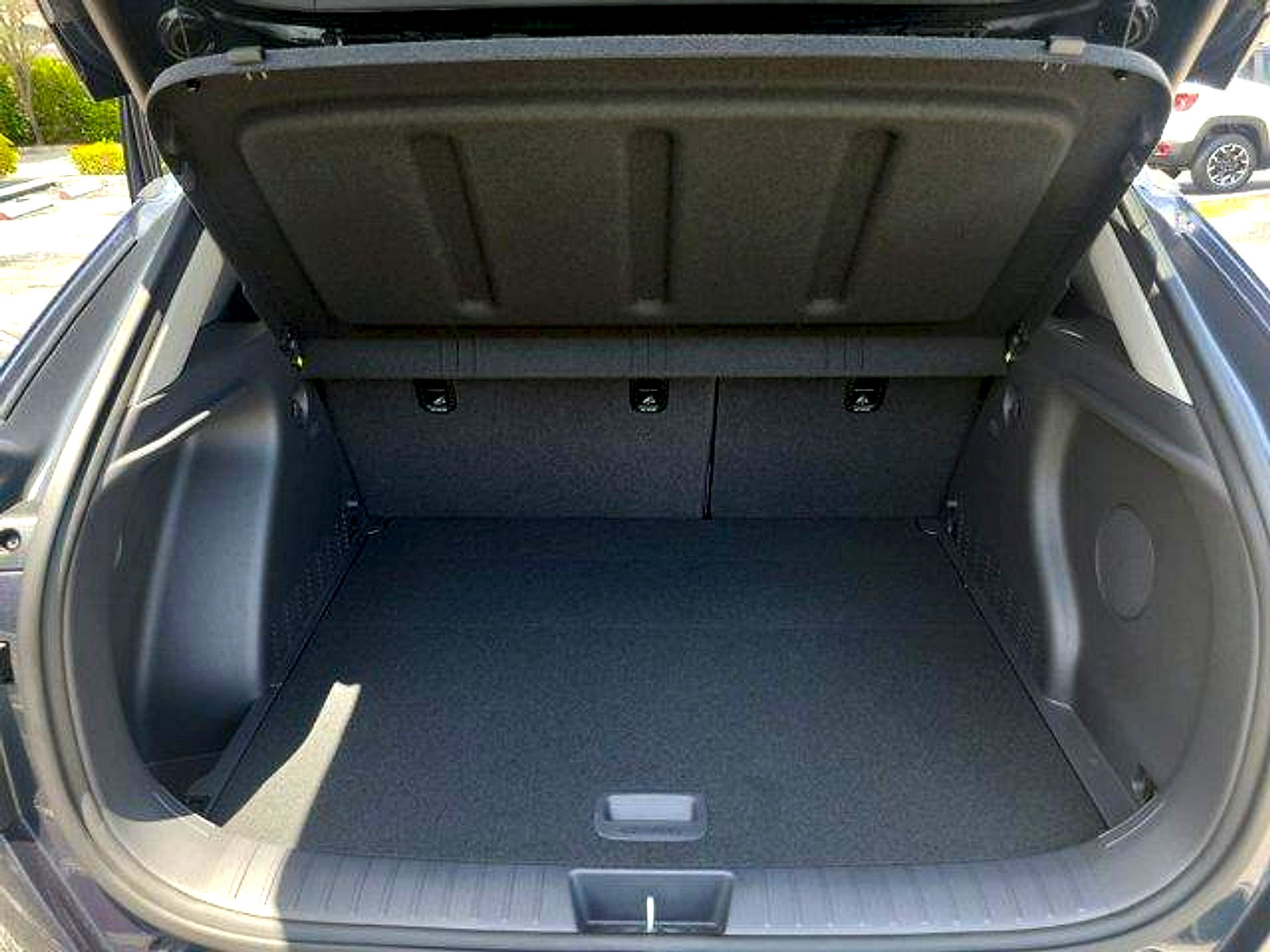 Used 2024 Hyundai Kona Limited FWD image 11