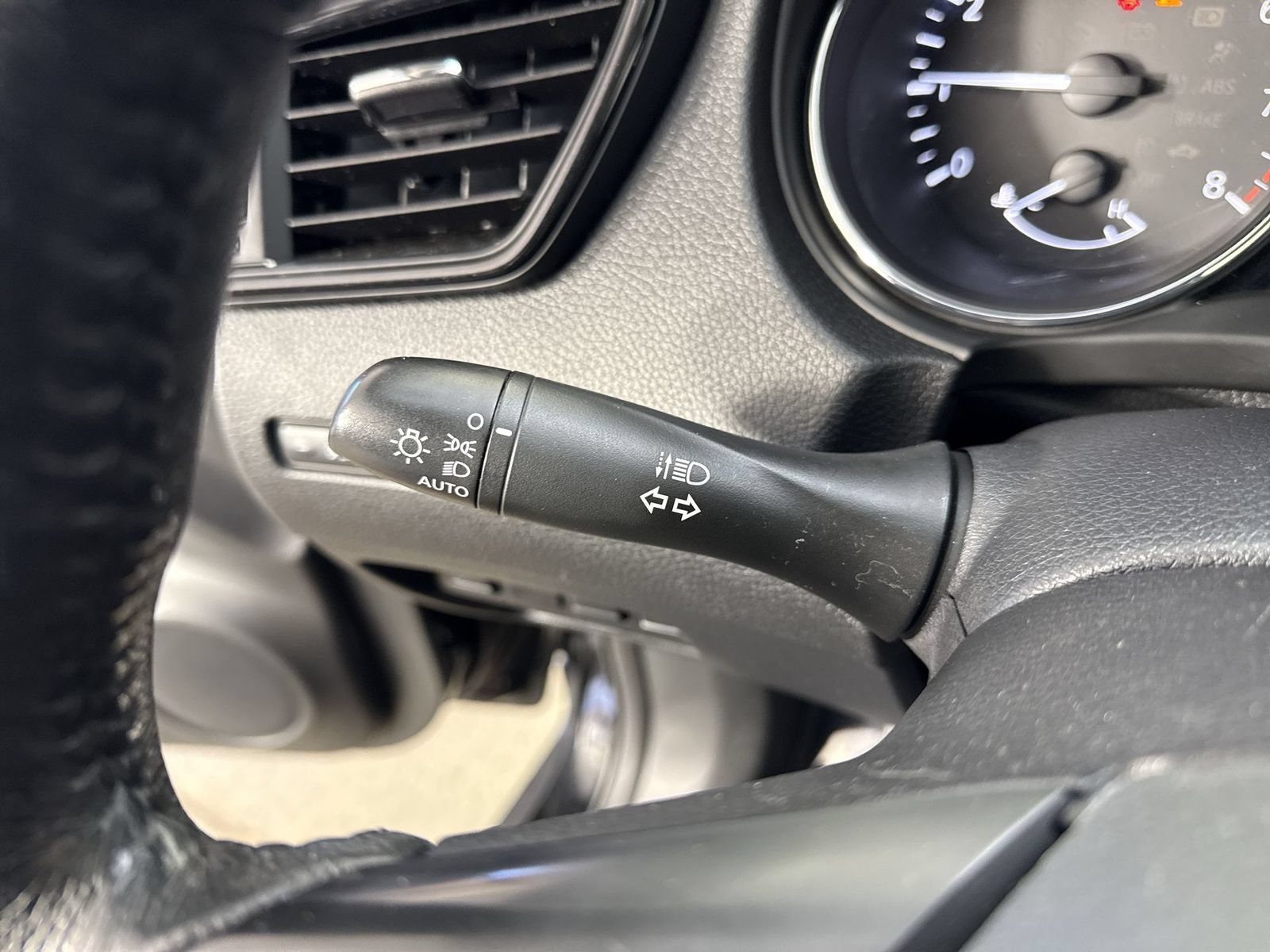 Used 2018 Nissan Rogue SV AWD/4WD image 15