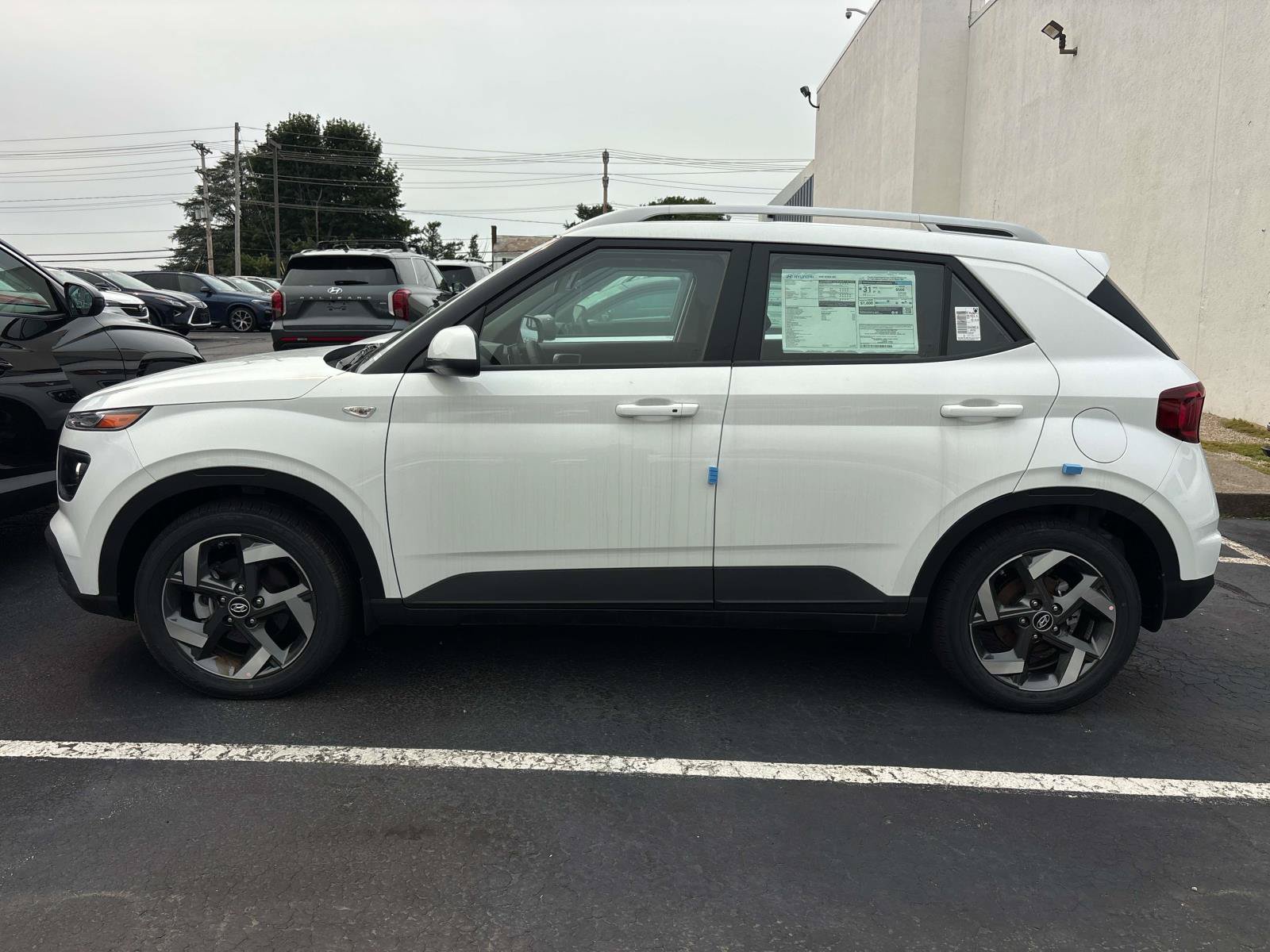 Used 2026 Hyundai Venue SEL FWD image 2