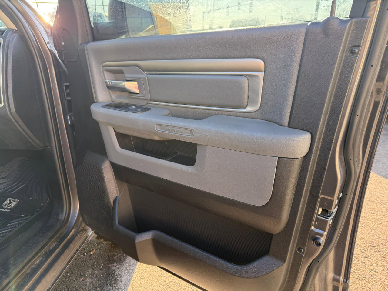 Used 2016 RAM 1500 Classic SLT image 28