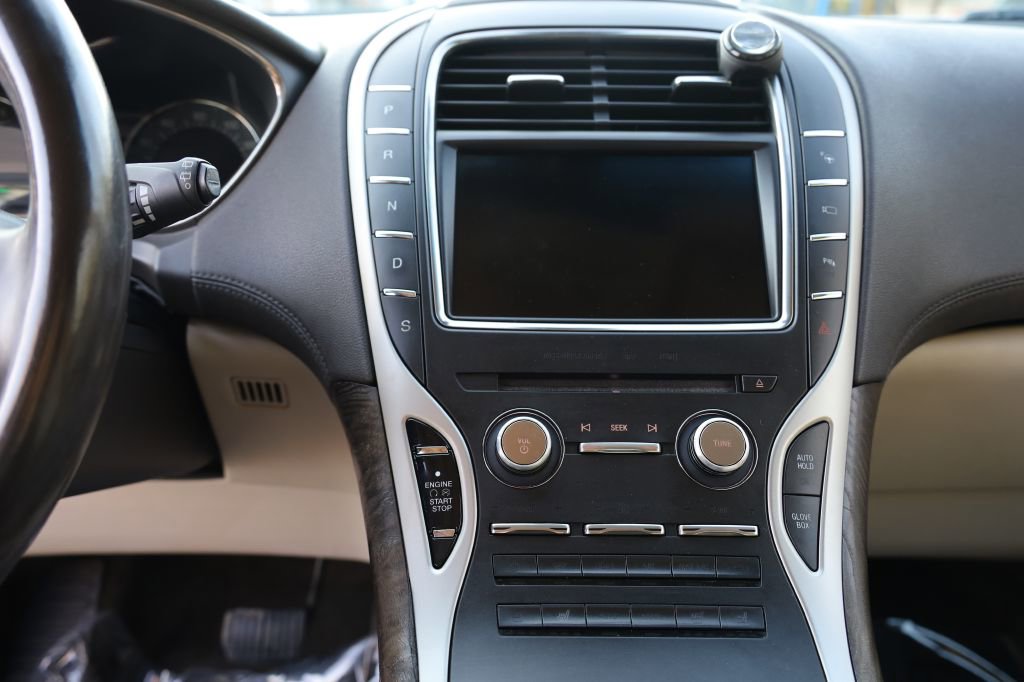 Used 2016 Lincoln MKX Reserve w/ Luxury Package image 23