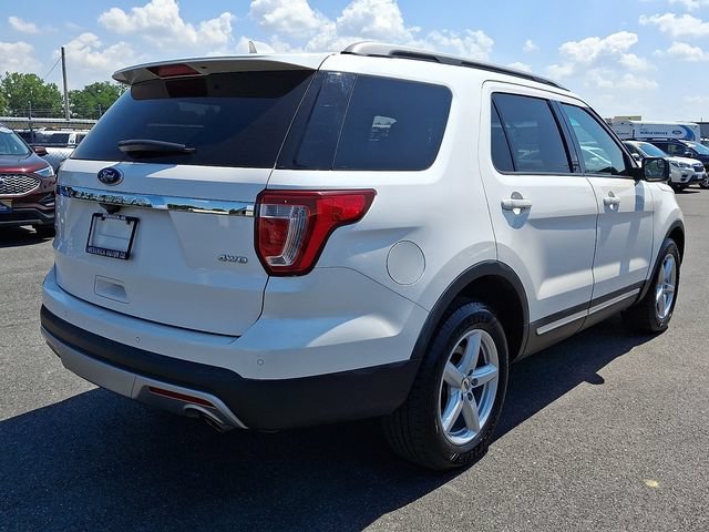 Used 2017 Ford Explorer XLT w/ Equipment Group 202A AWD/4WD image 7