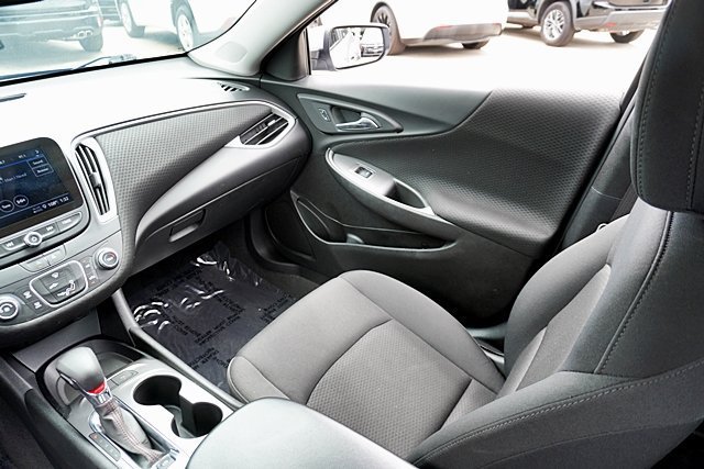Used 2025 Chevrolet Malibu RS FWD image 30